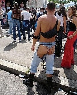 dating essen ass hanging out of pants
